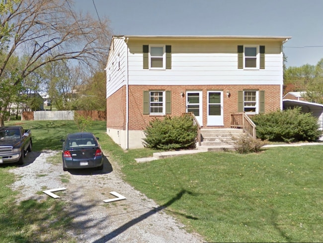 property at 3135 Glenoak St SE