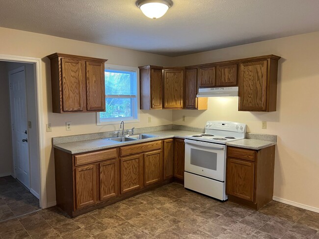 1021 E Lynn St in Springfield, MO - Building Photo - Building Photo