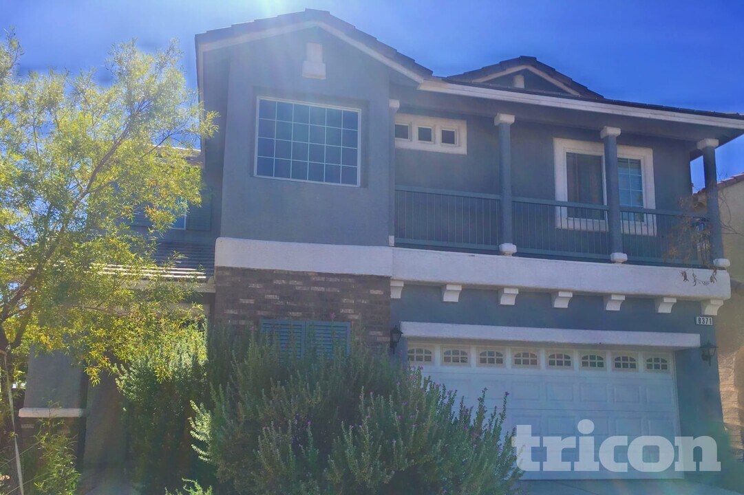 8371 Gardena Hills Ave in Las Vegas, NV - Foto de edificio