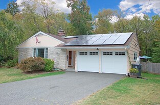 104 Country Club Rd in Cheshire, CT - Building Photo