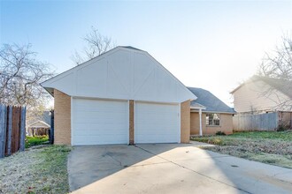 124 S Morgan Dr in Moore, OK - Building Photo - Building Photo