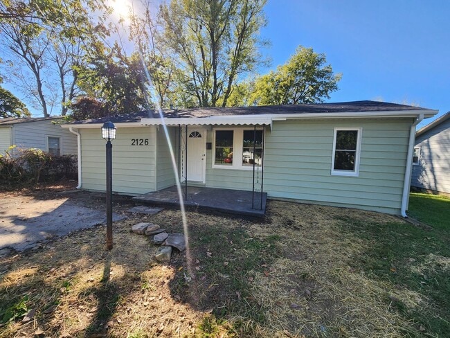 property at 2126 W Lynn St