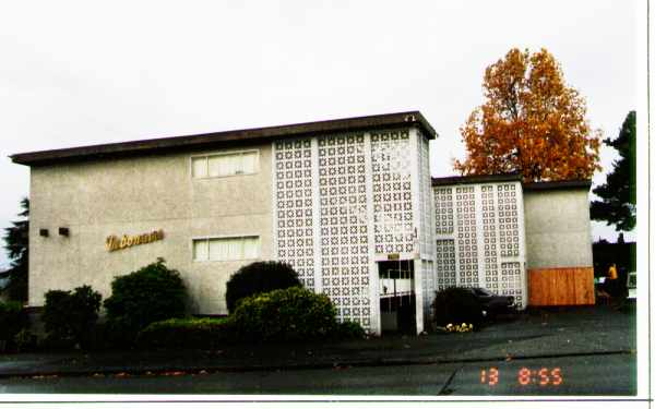 Debonaire Apartments in Seattle, WA - Building Photo