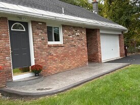 26 Patricia Ln, Unit B in Albany, NY - Building Photo