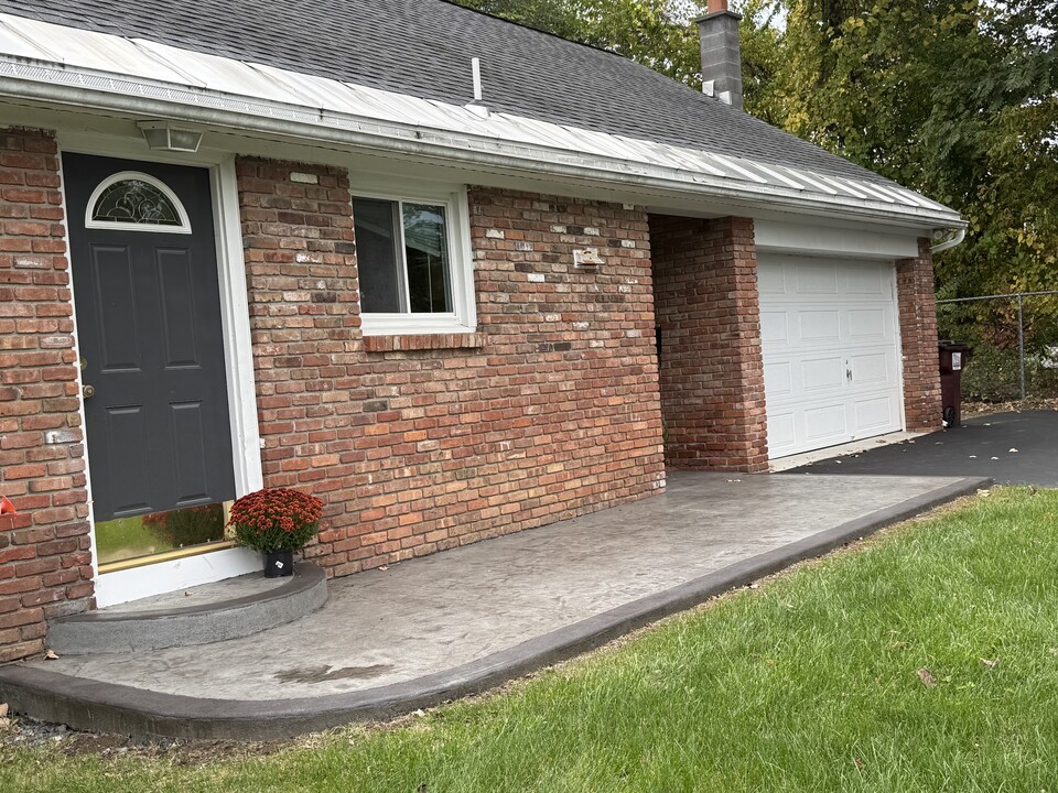 26 Patricia Ln, Unit B in Albany, NY - Building Photo