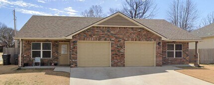 11 S Kansas Ct in Newton, KS - Building Photo - Building Photo