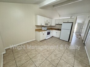 8508 Pinehurst Dr in Tampa, FL - Building Photo - Building Photo