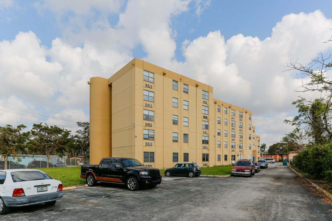 Little River Plaza in Miami, FL - Building Photo