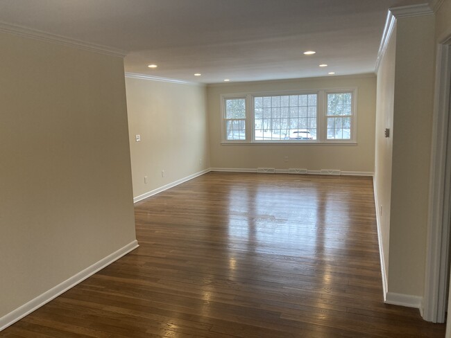 155 Heritage Hill Rd, Unit A in New Canaan, CT - Foto de edificio - Building Photo