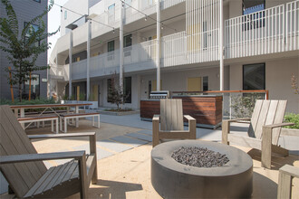 ONYX Midtown Apartments in Sacramento, CA - Building Photo - Building Photo