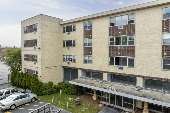 7250 N Western Ave in Chicago, IL - Foto de edificio - Building Photo