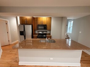 4228 N Whipple St, Unit 2S in Chicago, IL - Foto de edificio - Building Photo