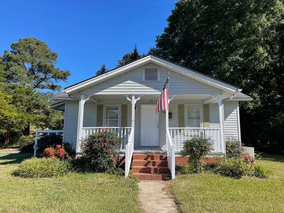 654 Eldorado St in Troy, NC - Foto de edificio