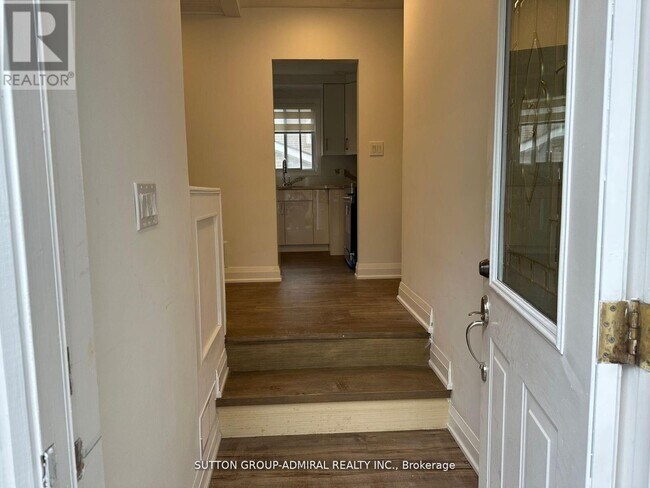 7 Resolution Crescent in Toronto, ON - Building Photo - Building Photo