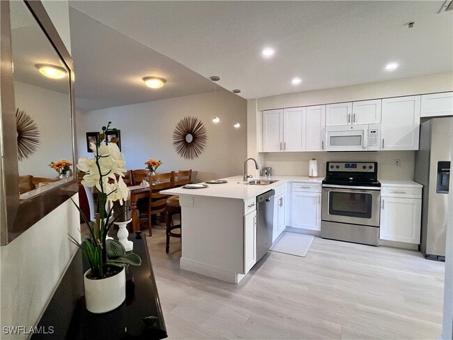 property at 6920 Huntington Lakes Cir