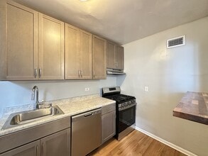 7000 N Paulina St in Chicago, IL - Building Photo - Building Photo