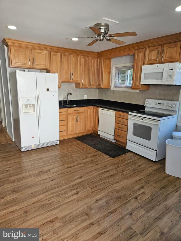 319 Dean Dr in Rockville, MD - Building Photo - Building Photo