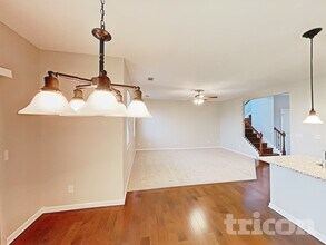 1637 Robindale Dr in Nashville, TN - Foto de edificio - Building Photo