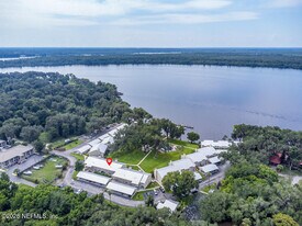 222 Hiawatha Ct in East Palatka, FL - Building Photo