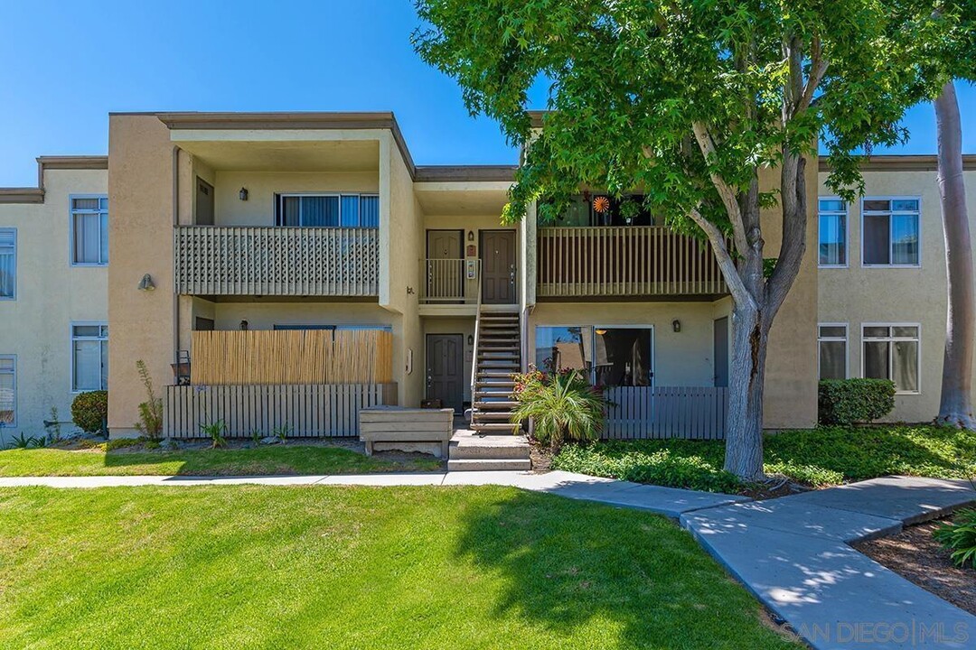 432 Edgehill Ln, Unit 23 in Oceanside, CA - Building Photo