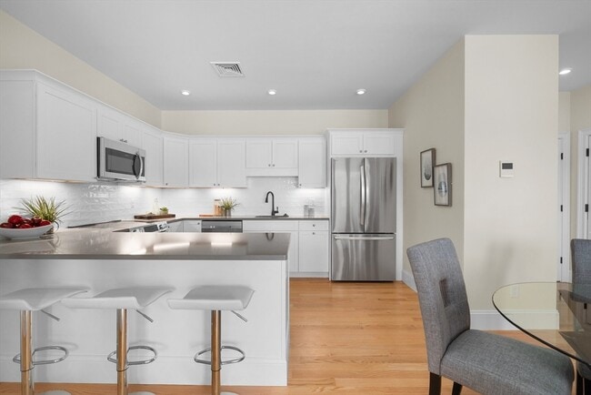 407 Lowell St, Unit #3