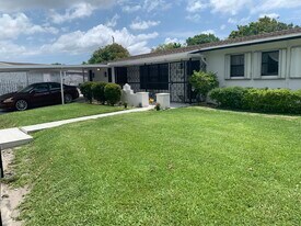 17121 NW 44th Ave, Unit House4Rent in Miami Gardens, FL - Building Photo