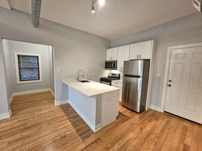 1415 W Erie St, Unit 2R in Chicago, IL - Building Photo - Building Photo
