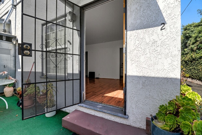 1623 S Sycamore Ave, Unit 2 in Los Angeles, CA - Building Photo - Building Photo