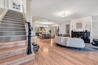 242 SW D St in Bentonville, AR - Building Photo - Building Photo