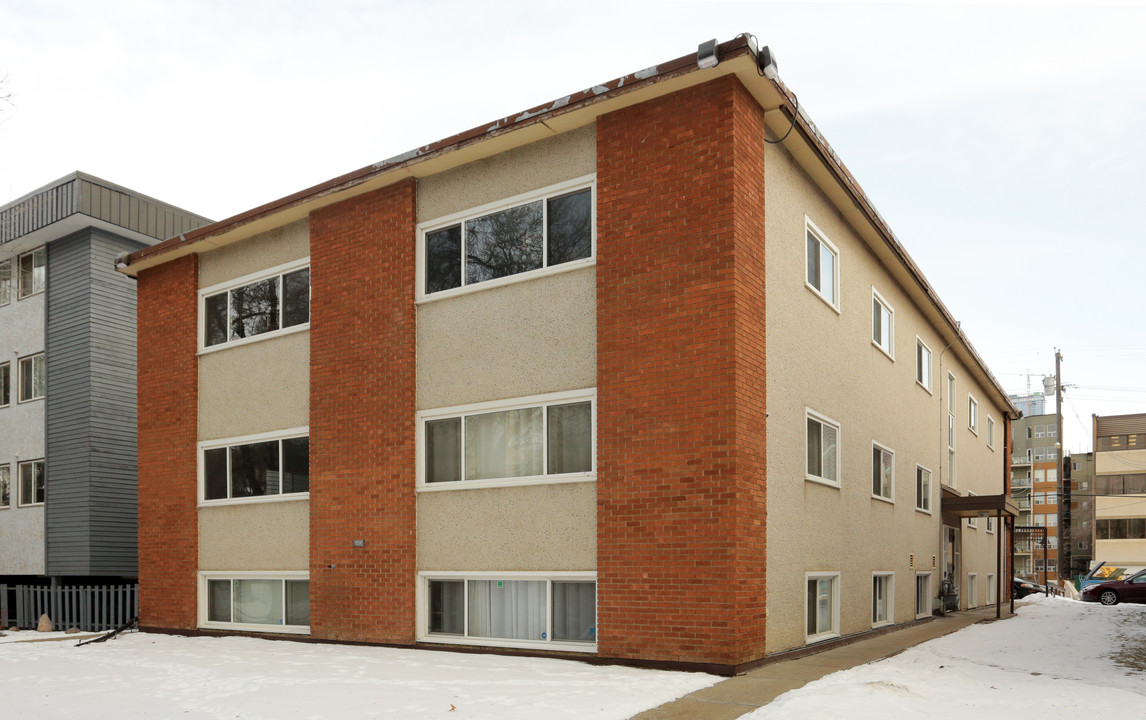 10241 113th St NW in Edmonton, AB - Building Photo