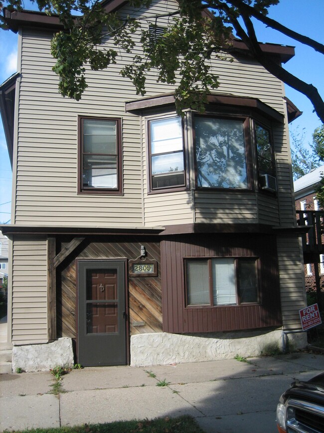 2809 S Greeley St, Unit Lower in Milwaukee, WI - Building Photo - Building Photo