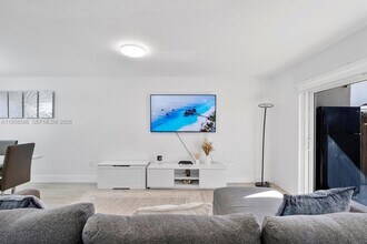 342 NW 114th Ave in Miami, FL - Building Photo - Building Photo