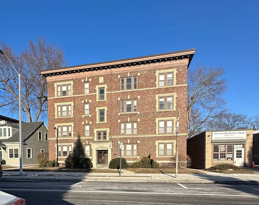 100-130 Elm Street in West Springfield, MA - Building Photo