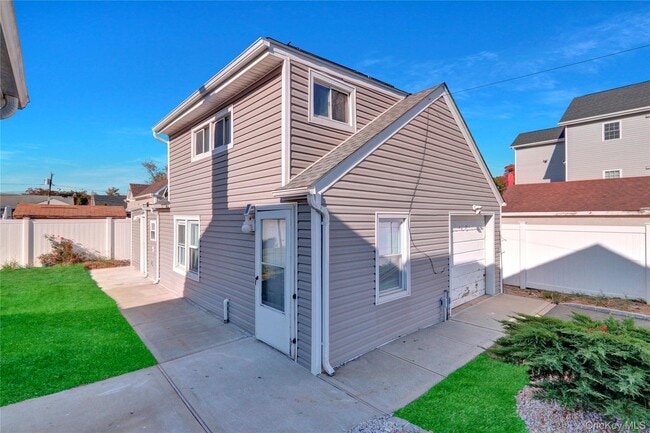 property at 70 Orchard Pl
