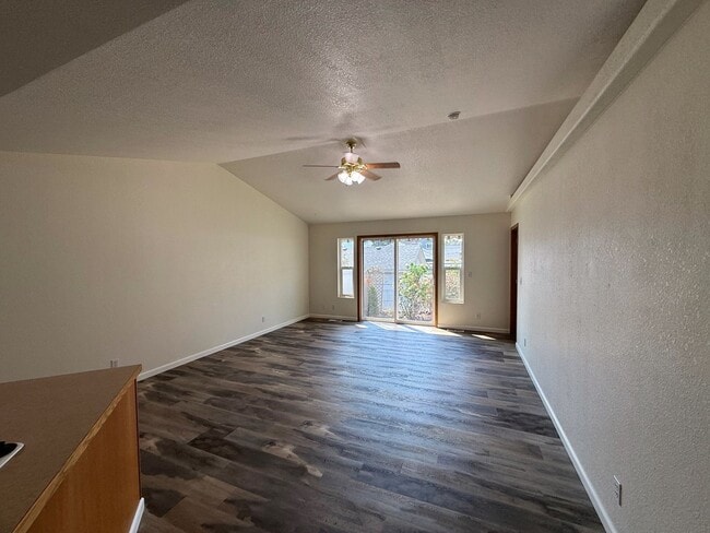 3696-3698 Joe Ave in Roseburg, OR - Building Photo - Building Photo