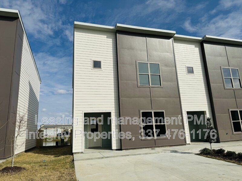 125 Gadwall Dr in Youngsville, LA - Building Photo