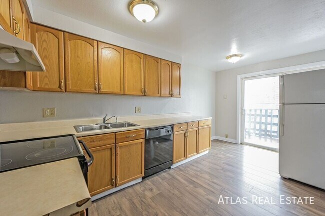 6484 W 13th Ave in Lakewood, CO - Building Photo - Building Photo