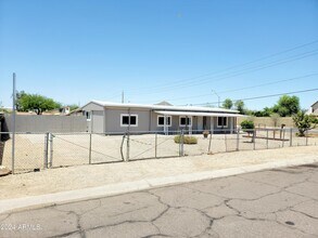 2749 E Beardsley Rd in Phoenix, AZ - Building Photo - Building Photo