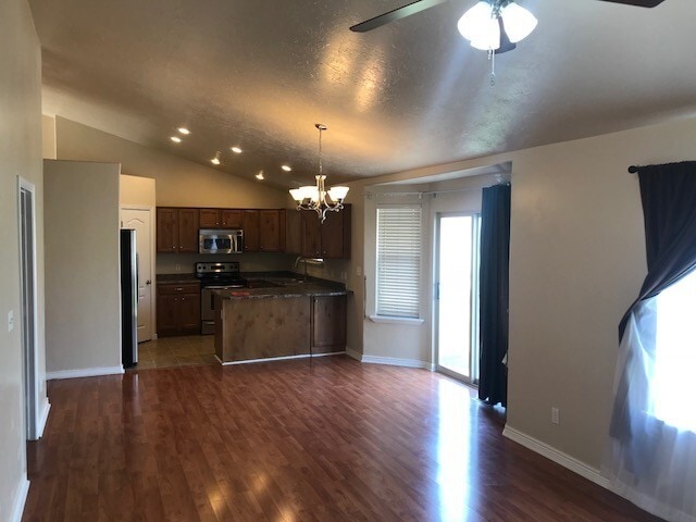 1919 N Sego Lilly Dr in Saratoga Springs, UT - Building Photo - Building Photo