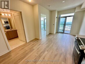 38 Annie Craig Dr in Toronto, ON - Building Photo - Building Photo