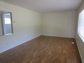 3250 Uplands Dr in Nanaimo, BC - Building Photo - Building Photo