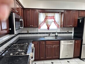 22 E 18th St in Bayonne, NJ - Building Photo - Building Photo