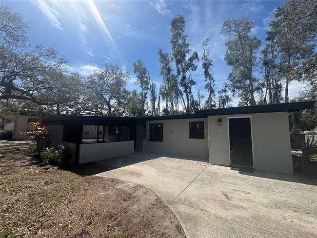 1501 Howard Pl in Largo, FL - Building Photo - Building Photo