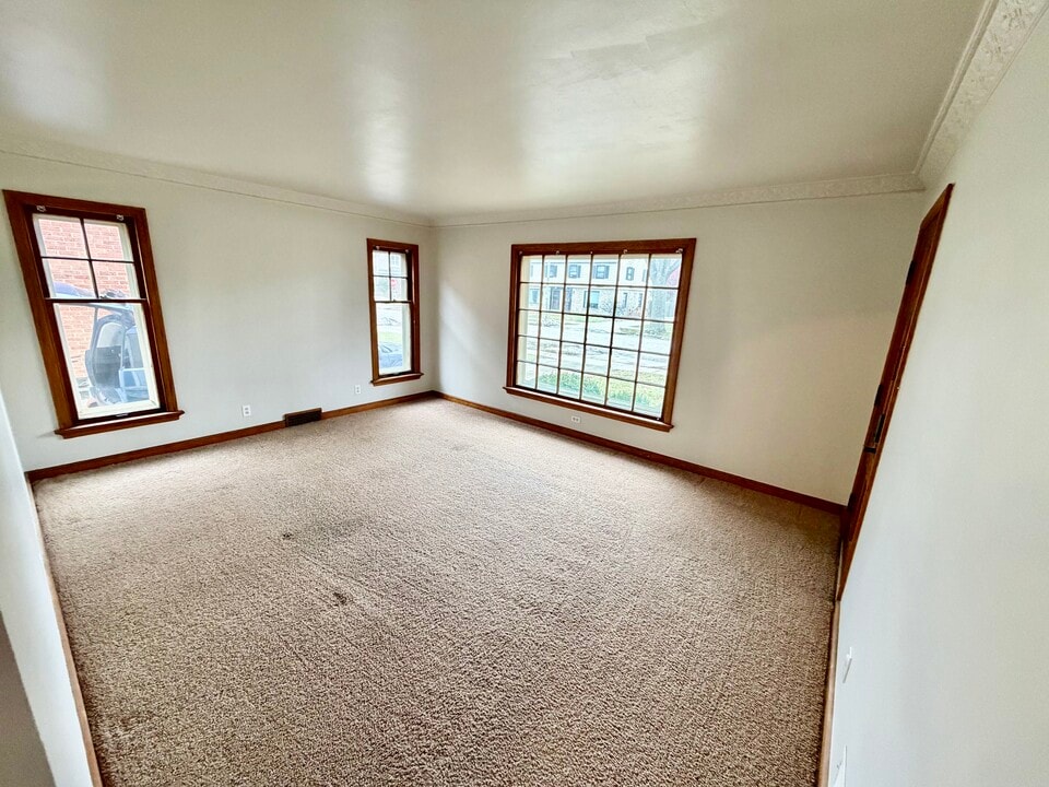 2216 Lefeber Ave, Unit Lower in Wauwatosa, WI - Building Photo