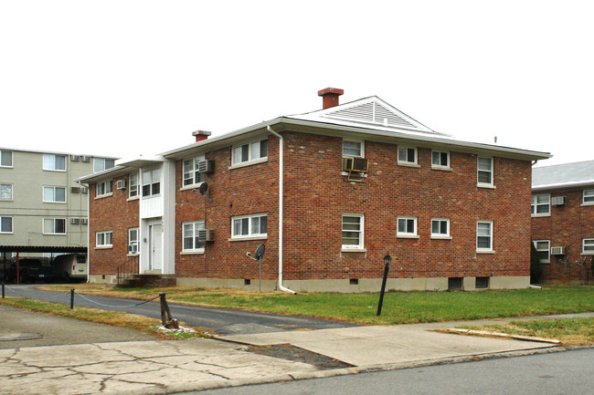 3402 Rowena Rd in Louisville, KY - Foto de edificio - Building Photo