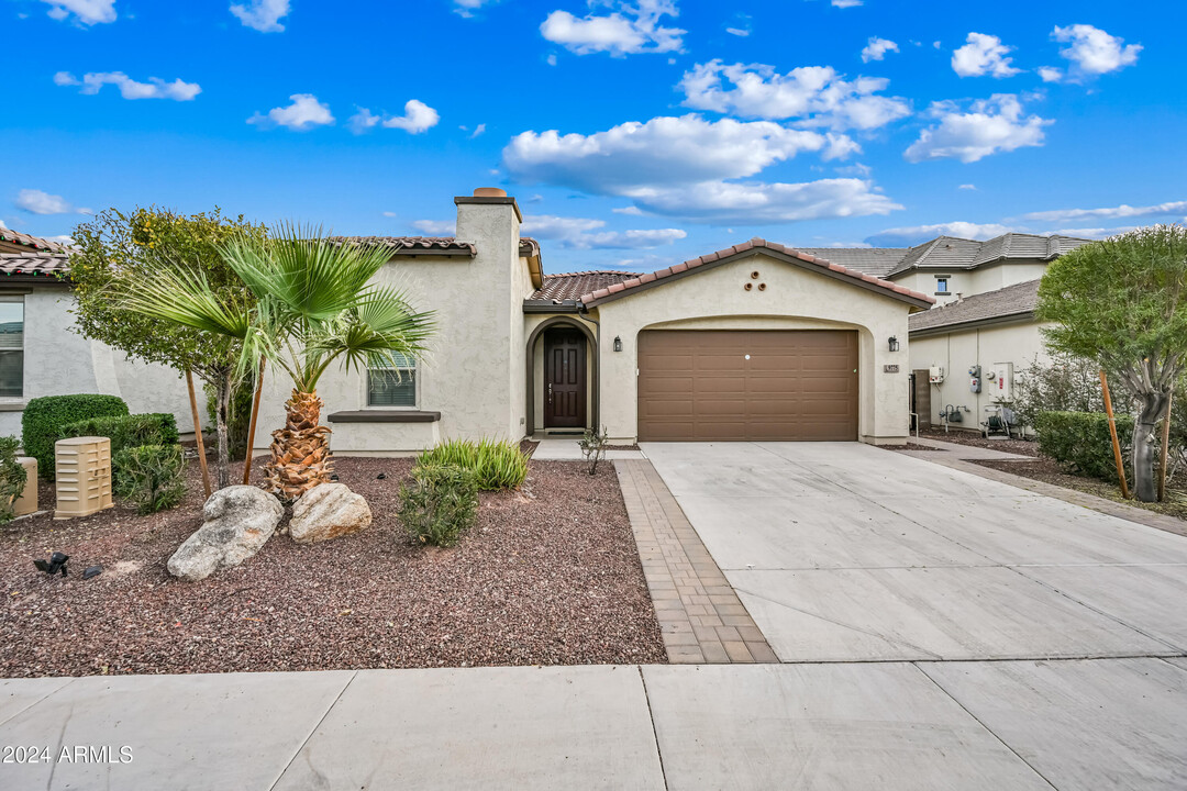 9775 W Cashman Dr in Peoria, AZ - Foto de edificio