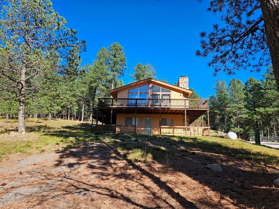 31 Lakeview Dr in Cloudcroft, NM - Building Photo