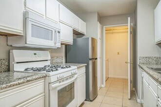 2200 S Fort Apache Rd in Las Vegas, NV - Building Photo - Building Photo