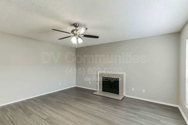 912 Brae Loch Dr in Dallas, TX - Foto de edificio - Building Photo