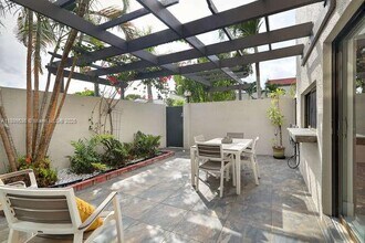 4732 SW 67th Ave in Miami, FL - Building Photo - Building Photo